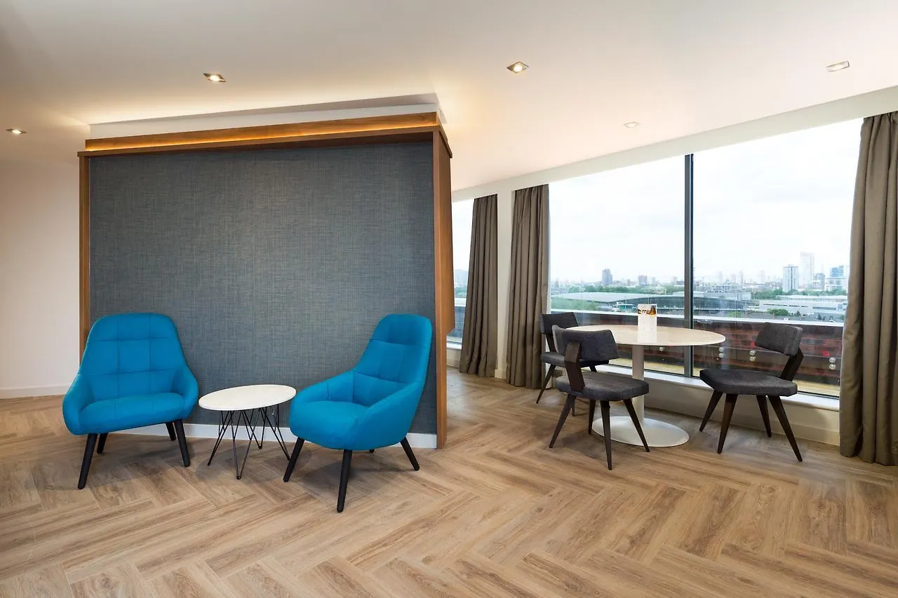 Roomzzz London Stratford