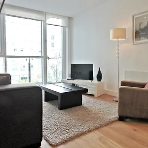  Apartment Tower Hill Serviced