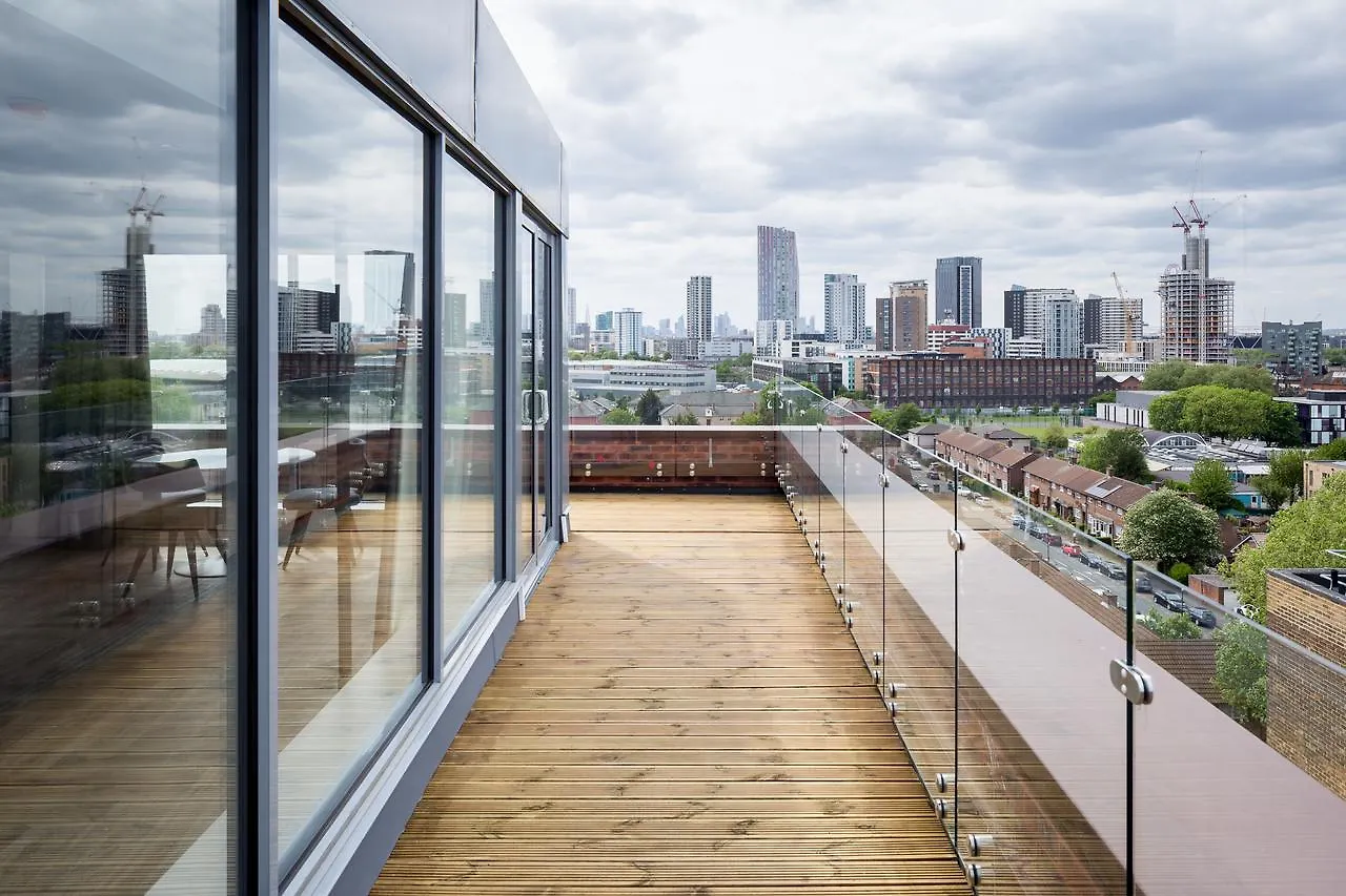 Roomzzz London Stratford Aparthotel