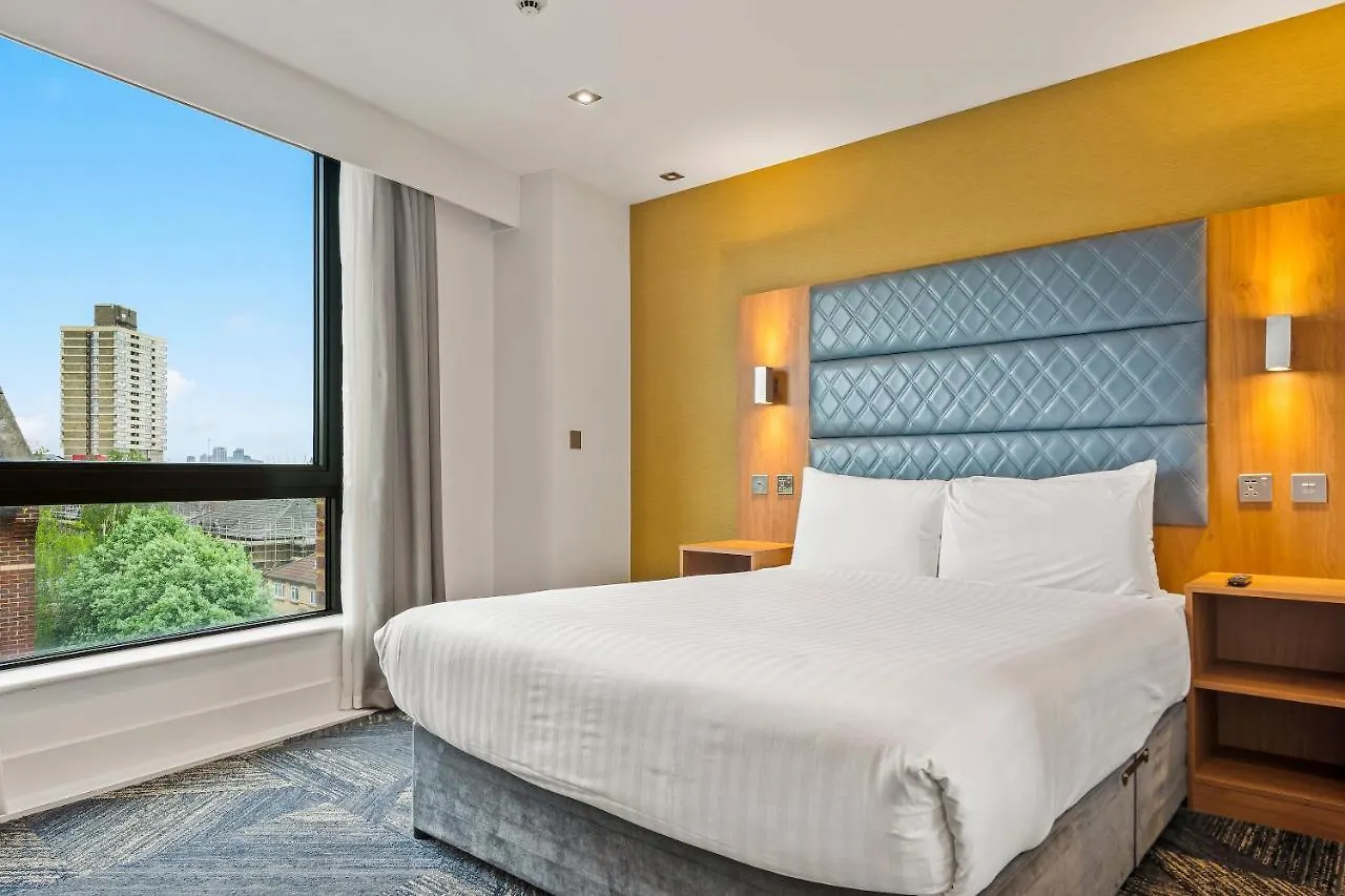 Roomzzz London Stratford Aparthotel